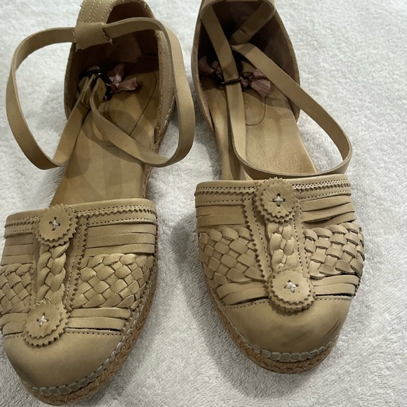 Ladies leather flats with ankle straps - Picture 2 of 2